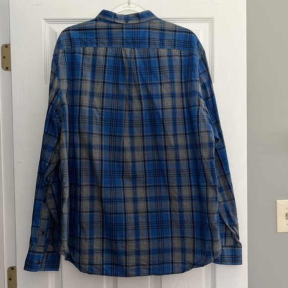 Old Navy Men’s plaid button down shirt - Picture 2 of 3